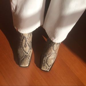 VINTAGE | SNAKESKIN BOOTIES